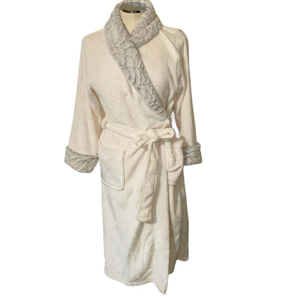 Carole Hochman Robe With Faux Fur Collar and Sleeves and two front pockets sz M